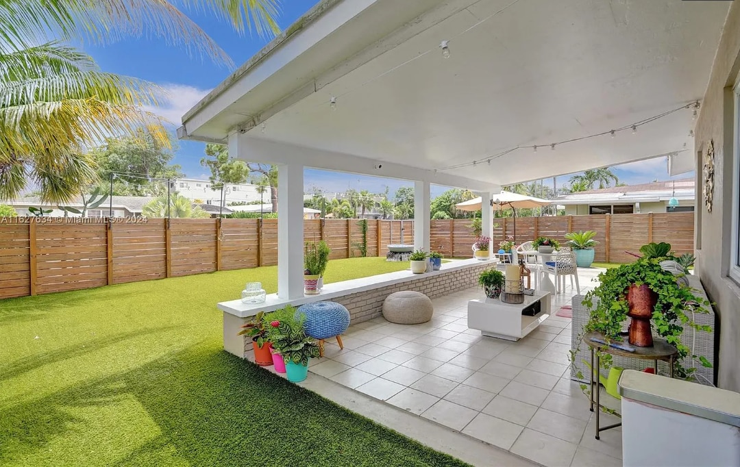 Building Photo - 1001 NE 17th Ct