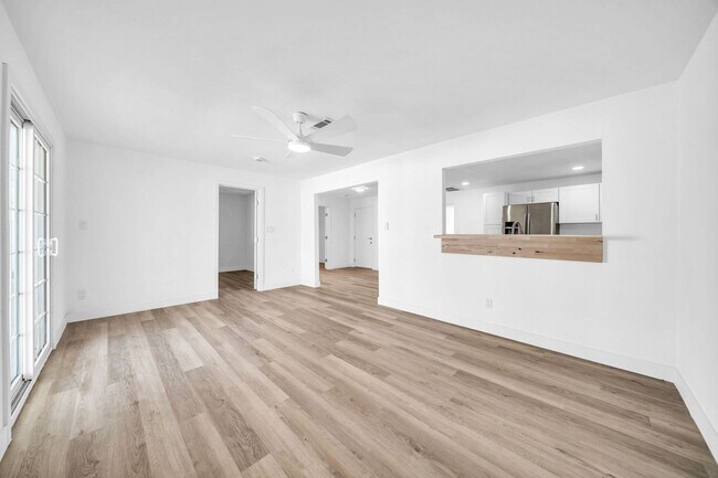 Building Photo - 3330 E Gelding Dr