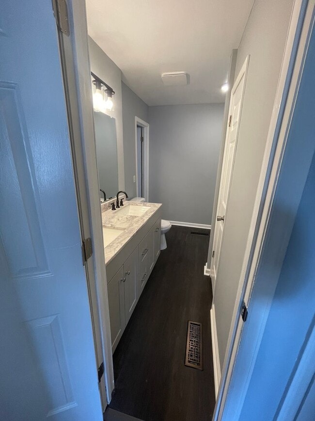 Building Photo - Sensational Three Bedroom Home Located in the Earlewood Community!