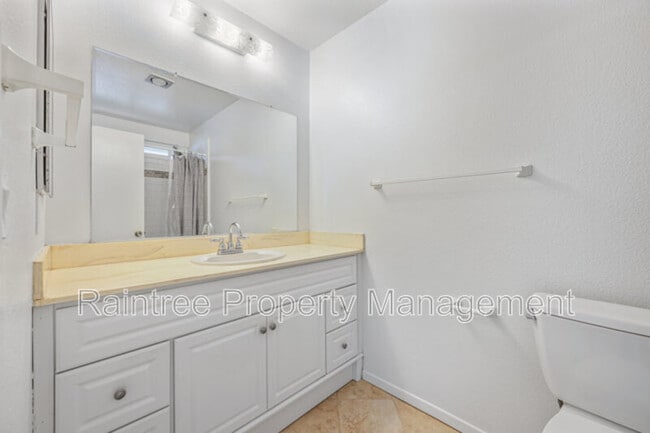 Building Photo - 1388 Hygeia Ave