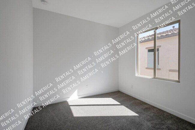 Building Photo - 4533 S Mole