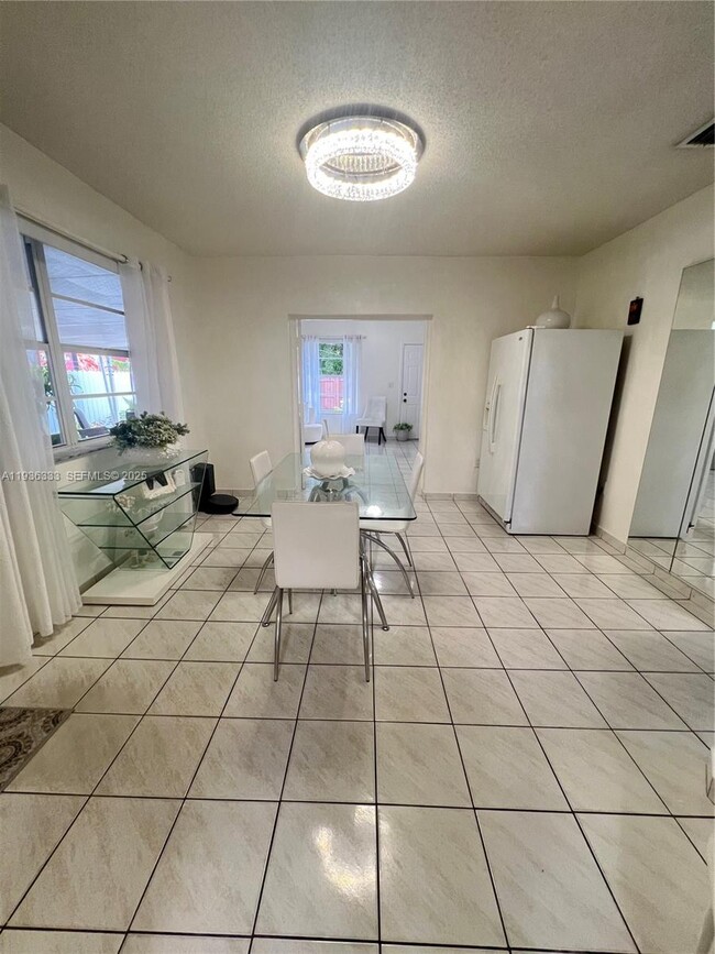 Building Photo - 1351 SW 70th Ave