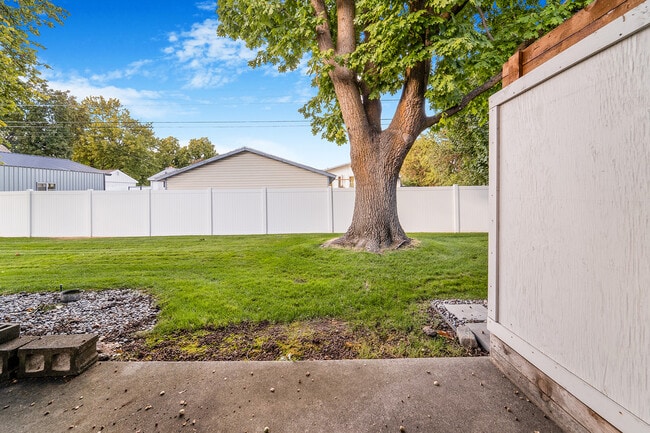 Building Photo - 3914 S Regal St