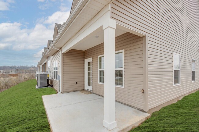 Building Photo - 1005 Beech Tree Cv