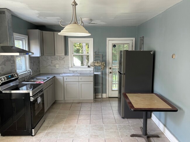 Building Photo - 2506 E Lexington Ave