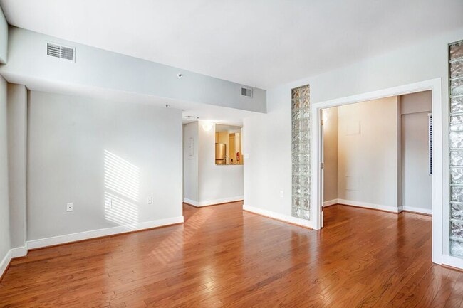 Building Photo - 1727 R St NW