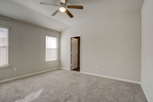 Building Photo - Charming 4/BR 2/BA One-Level Home with Spa...