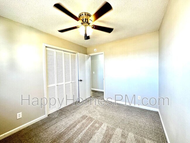 Building Photo - 6 Duck Pond Ct