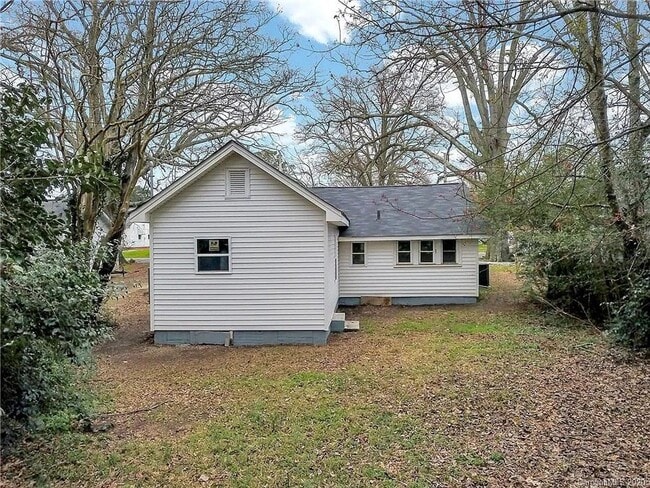 Building Photo - Beautifully renovated 3 bedroom, 2 full bathroom in Rock Hill
