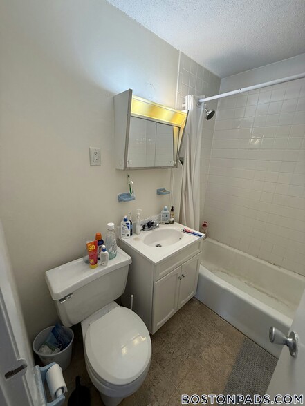 Building Photo - 122 Dustin St