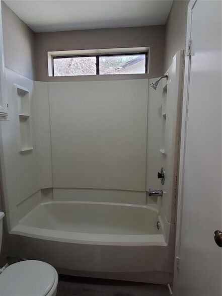 Building Photo - 9008 Sanger Dr