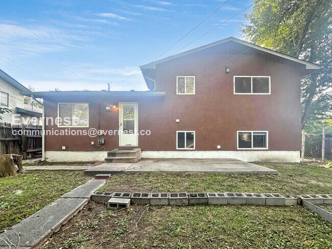 Building Photo - 808 S Sheridan Ave