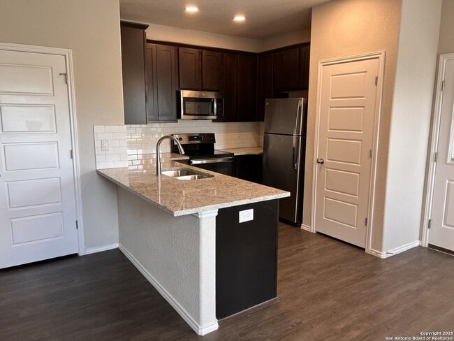 Building Photo - Luxury Duplex in Seguin (Navarro ISD)