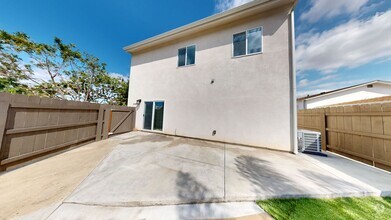 Building Photo - 4BD house on Montezuma, Private Yard!