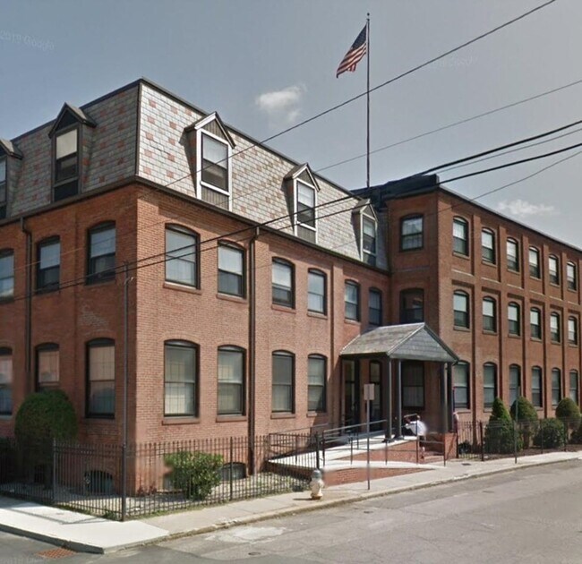 Building Photo - 10 Weston Ave