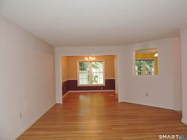 Building Photo - 26 Fox Hollow