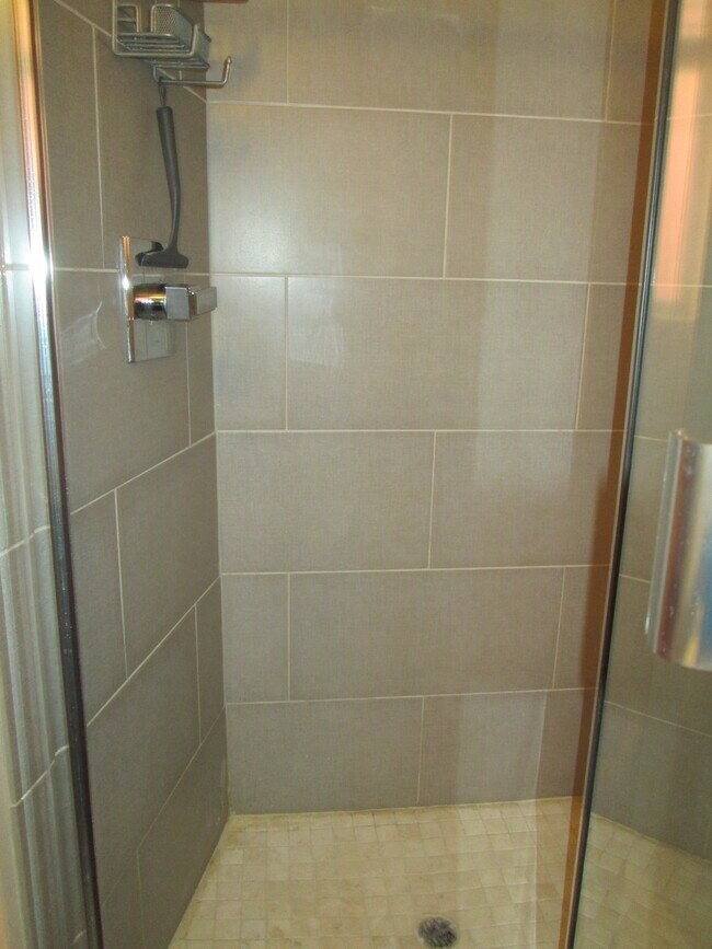 Building Photo - 4321-B SE Division St