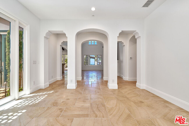 Building Photo - 9 Coral Cay