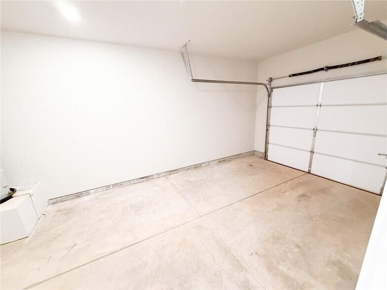Building Photo - 5256 Magnolia Pl