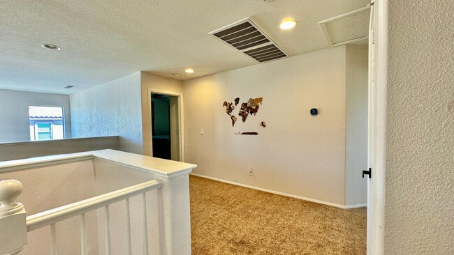 Building Photo - Charming # bedroom 2.5 Baths home for rent