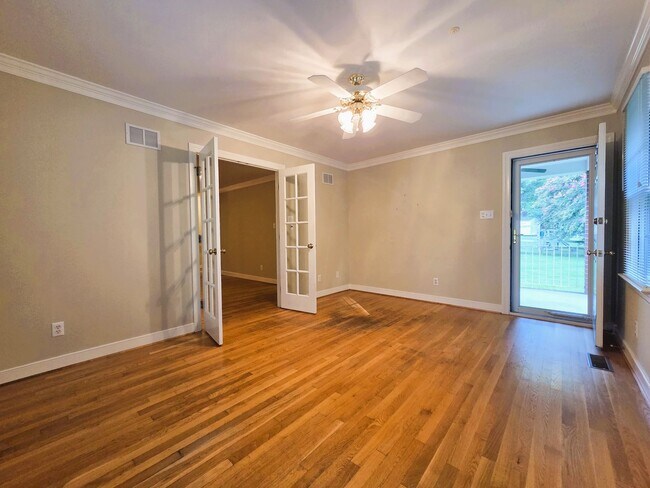 Building Photo - 4206 Tweedsmuir Rd