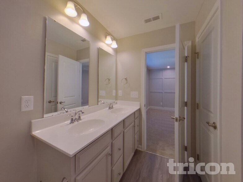 Building Photo - 1340 Lena St