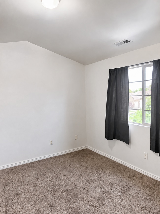 Building Photo - 2128 W 2180 N