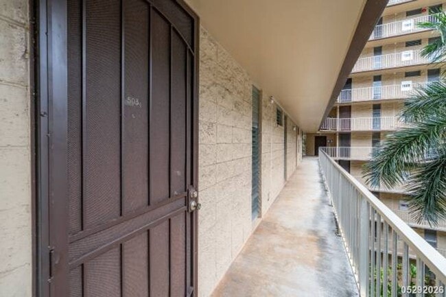Building Photo - $2,550 / 2br - 793ft2 - Maintained and Freshly Painted 2BR/1BA/2PKG unit in Waikalani Woodland (M...