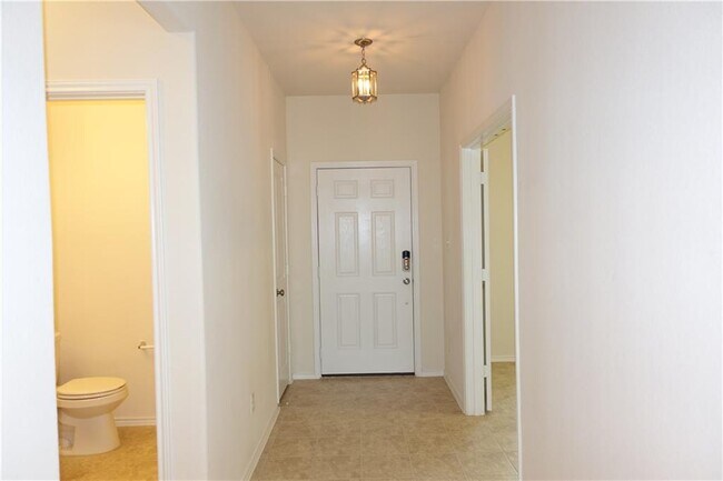 Building Photo - 1001 Hillrose Dr