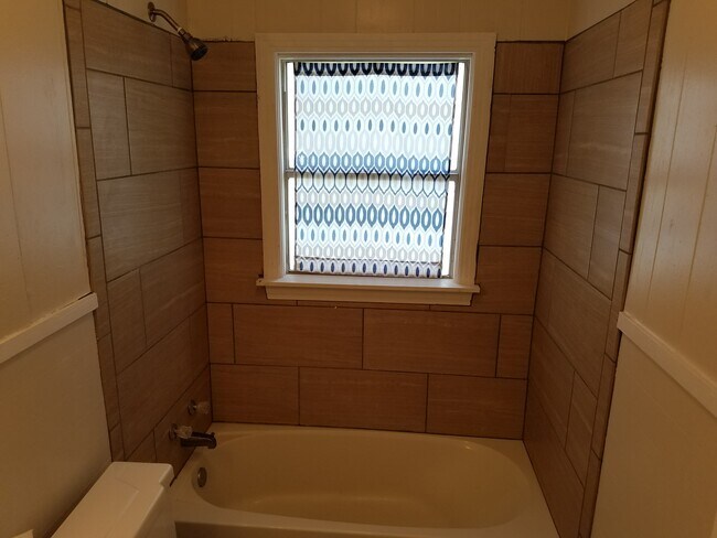 Building Photo - 1405 Sycamore St