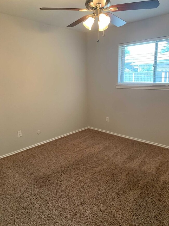 Building Photo - 2417 Stone Creek Dr