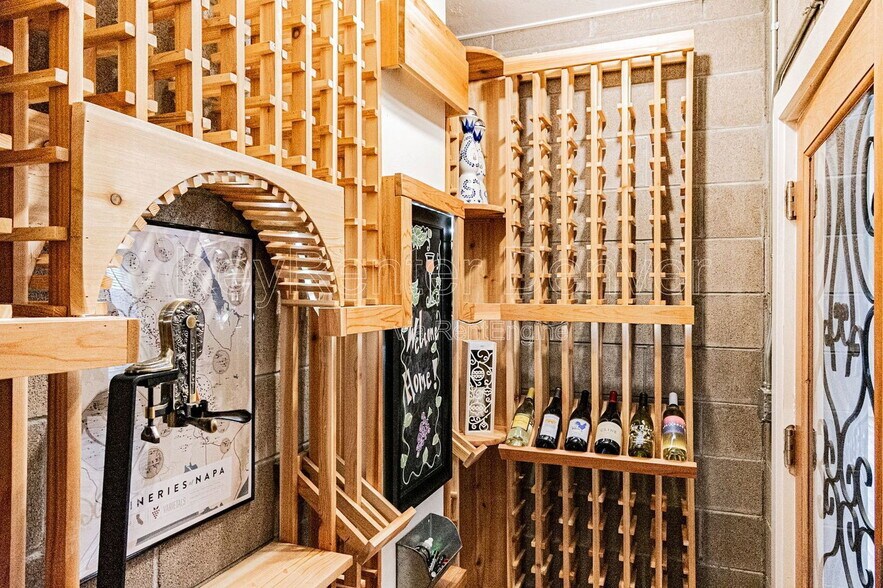 Building Photo - 4186 Utica St