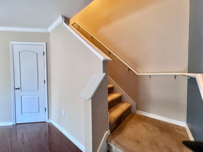 Building Photo - PRICE REDUCED!  Gorgeous 3-bedroom, 2 1/2-...