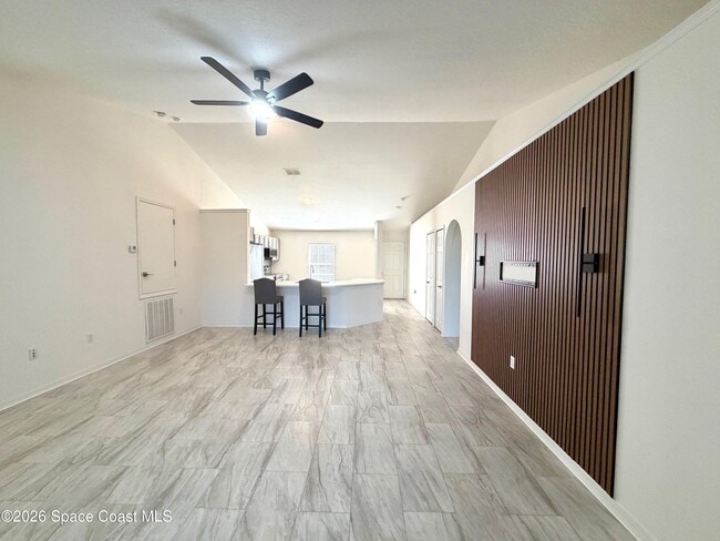 Building Photo - 160 Eureka Ave NE