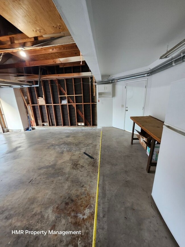 Building Photo - Beautiful 3-Bed, 3-Bath Condo in Prime Cla...