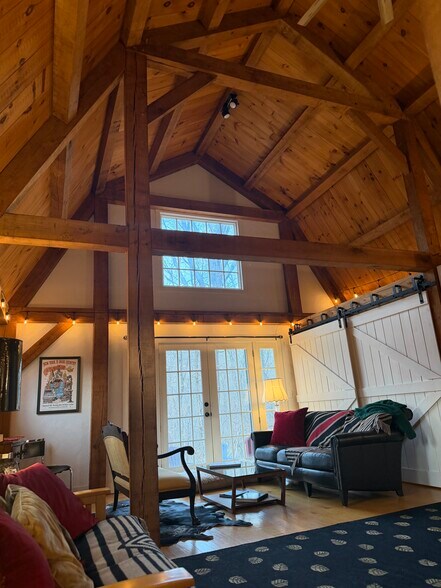 Building Photo - 300 Chestnut Hill Rd