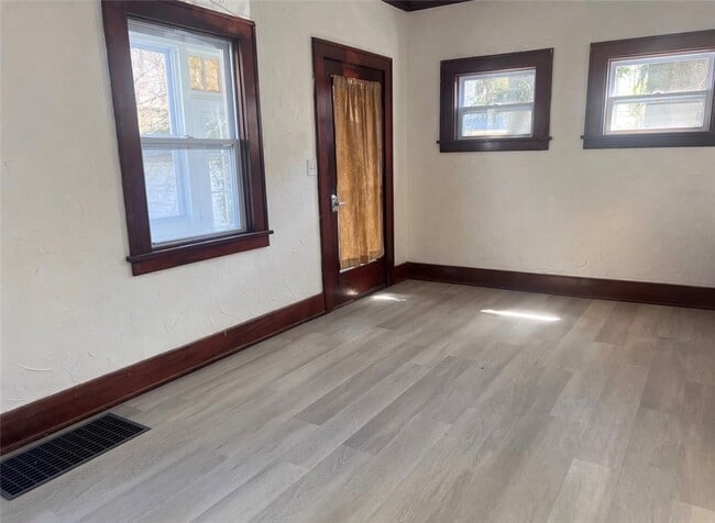 Building Photo - 43 Lawton St