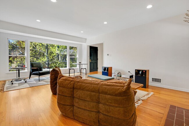 Building Photo - Charming Mid-Century Home for Lease in Pasadena’s San Rafael Hills