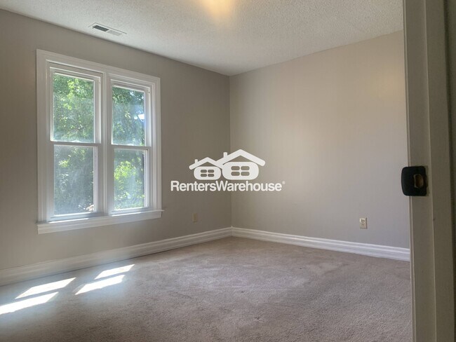 Building Photo - 117 Waterbury Dr