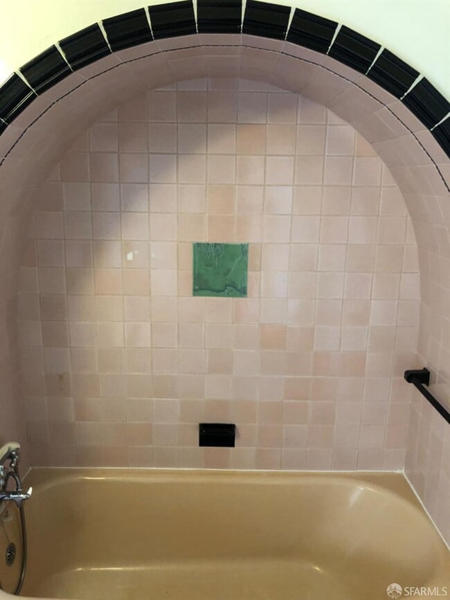 Building Photo - 1537 34th Ave