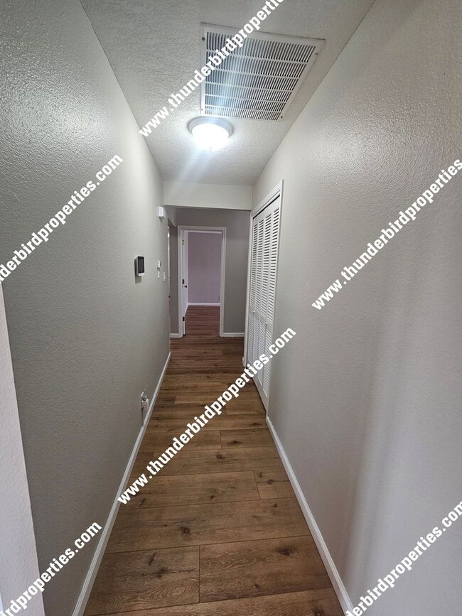 Building Photo - Great 3 bedroom with an office