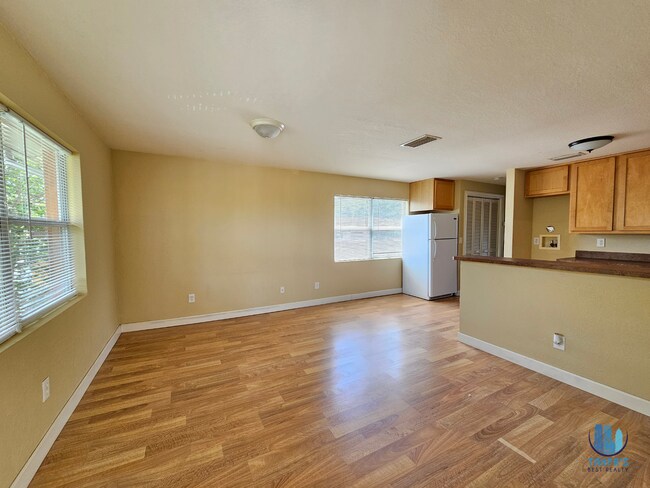 Building Photo - 117 N Evergreen Ave
