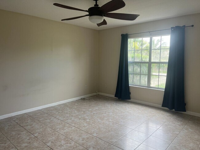 Building Photo - Sebastian Home