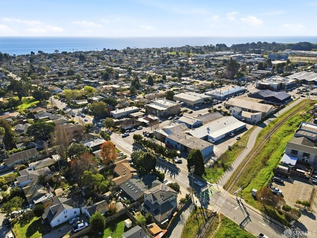 Building Photo - 820 Almar Ave