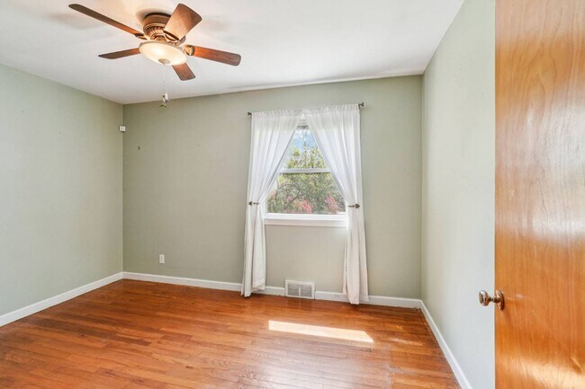 Building Photo - 710 Heatherwood Dr