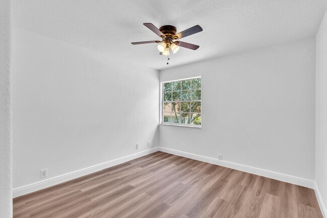 Building Photo - 36 Monterey Pointe Dr