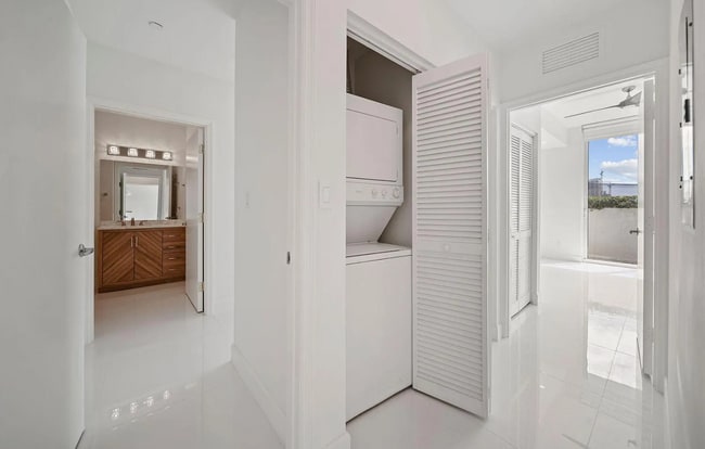 Building Photo - Breathtaking City Views from This Nordica ...