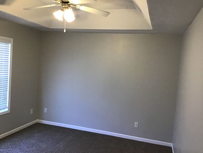 Building Photo - 3 Bedroom Condo off McConnells Hwy!  ***RE...