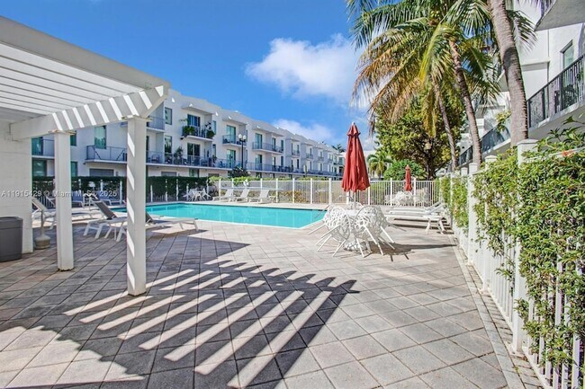 Building Photo - 2100 Van Buren St