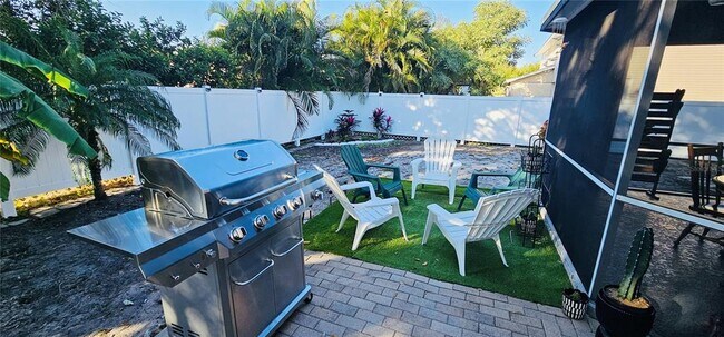 Building Photo - 2068 Preymore St